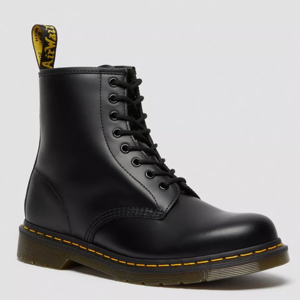 *** SOLD*** EUC - DR. MARTENS ORIGINAL 1460 BOOT